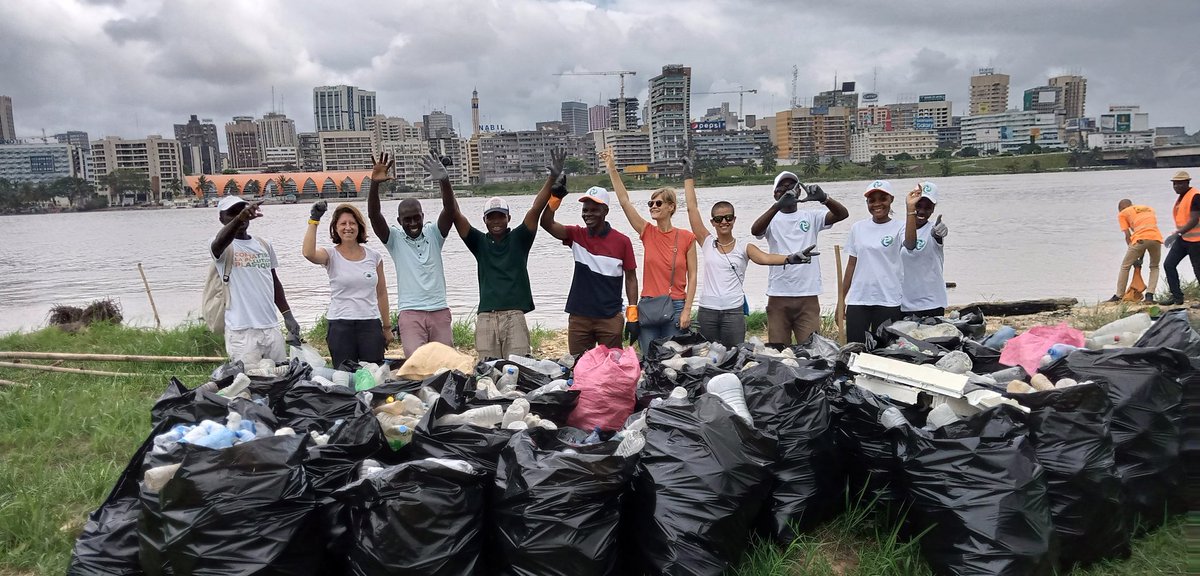 GagasBibi's tweet photo. Retour en images sur les actions menées lors du World CleanUp Day le samedi 21 septembre grâce au soutien des entreprises #CocaCola #Nestlé CI, #Recyplast
et ONGs
@ONUEnvironmt @CocaColaWeb @MINASS_CI
#WorldCleanUpDay2019
#plasticwaste
#WasteManagement https://t.co/7cgp9tk86Z