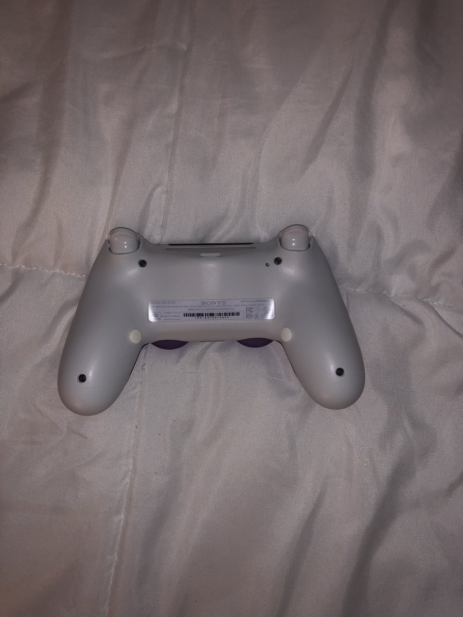Blazt's tweet photo. Giving away this beautiful @BattleBeaverC controller! Need to complete these two steps to enter it.

1.) Follow myself and @BattleBeaverC 

2.) Retweet this tweet. https://t.co/faaLvK2rQV