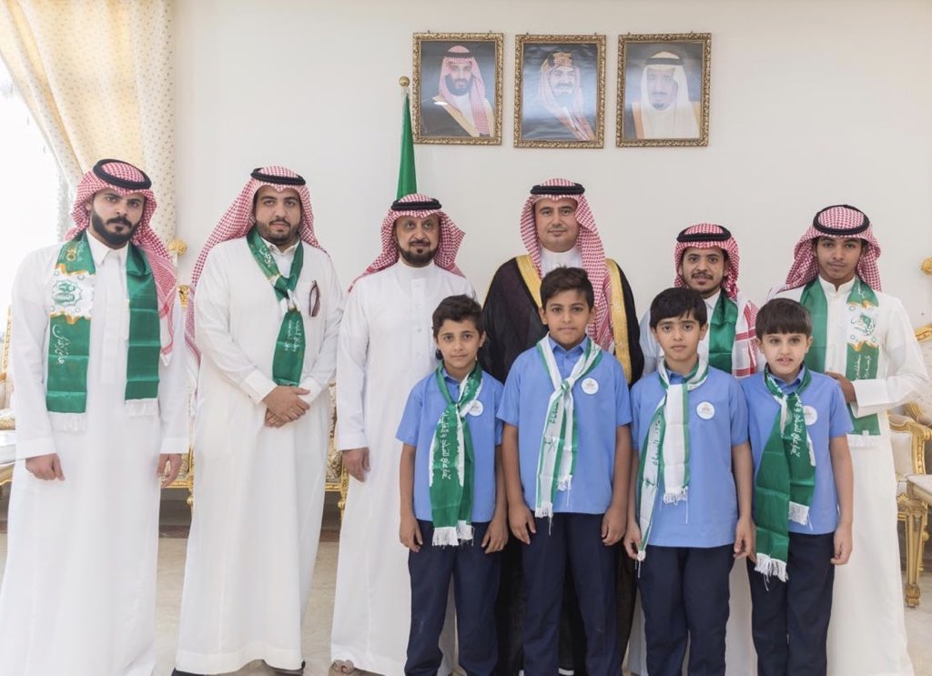 سعادة محافظ رفحاء: فراج سعود العماني استقبل مدير مكتب التعليم برفحاء: خالد ناجي الشمري وعدد من معلمي وطلاب #مدارس_نخبة_الشمال_الأهلية وذلك بمناسبة #اليوم_الوطني89 #همة_التعليم_قمة_للوطن https://t.co/QHBmAEpvkv