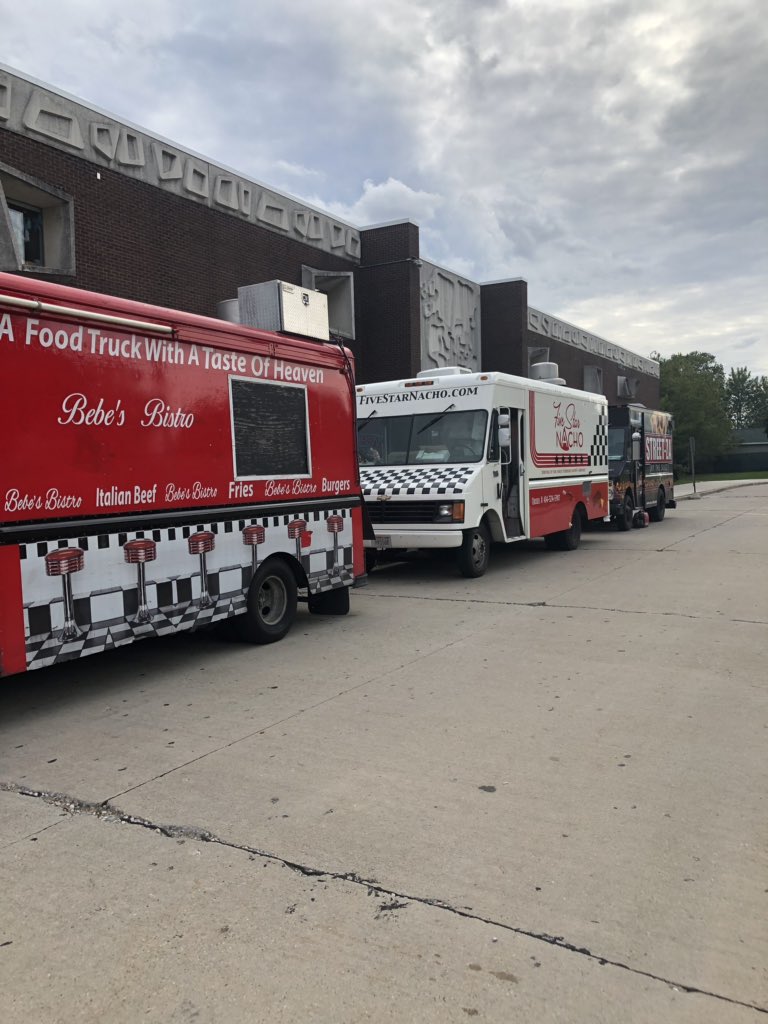 nx_lis's tweet photo. Food Truck &amp; Open House @FLWWILDCATS #wawmproud @streetzapizza @fivestarnacho @bebebistro https://t.co/gFFv28DIF7