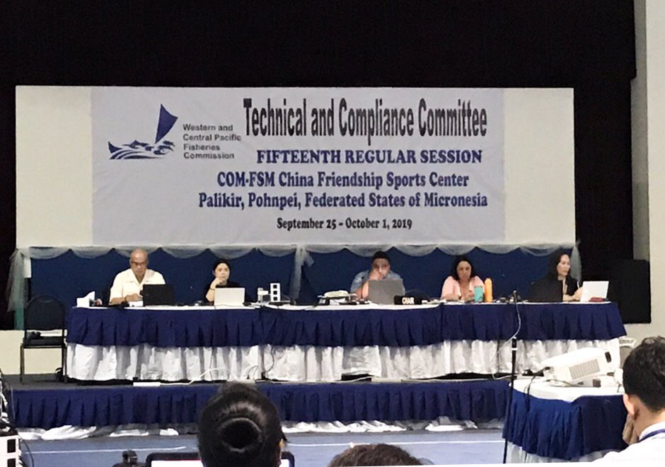 Produccion_Ecu's tweet image. #Pohnpei | Del 25 de septiembre al 1 de octubre @JIsidroAndrade, coordinador Zonal 4 del #MPCEIP, participa como delegado del Ecuador, de la 15a reunión del Comité Técnico de Cumplimiento de la Comisión de Pesquerías del Pacífico Occidental y Central.