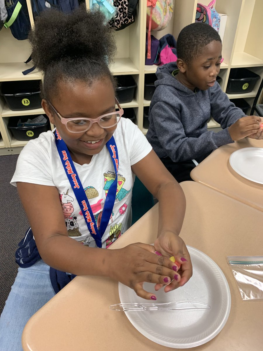 GwenPolitis's tweet photo. Our 4th grade scientists explored how rocks are formed and the rock cycle in our lab today. We saw how weathering, erosion, cementation and compaction work. We also created sedimentary, metamorphic and igneous rocks. #bringingsciencetolife #RRESOnward #teachcabco https://t.co/BA9akSknZ2