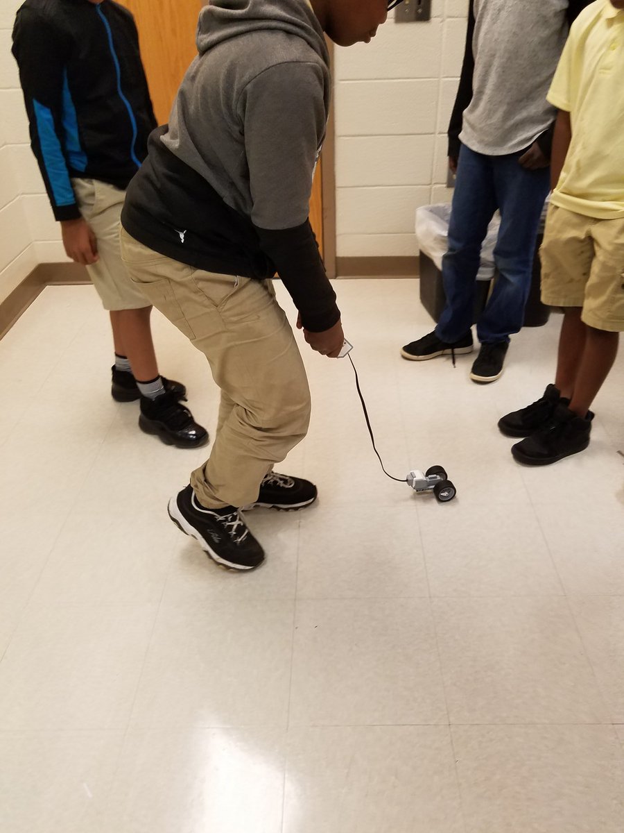 kkendrickgifted's tweet photo. GATE students learning robotics and coding....Gifted Resource Robotics 🤖 #STEM @t2creech @Dr_H0LMES @LiteracyLover08 @APS_Gifted @APSDobbs https://t.co/ZoS8qxYP3M