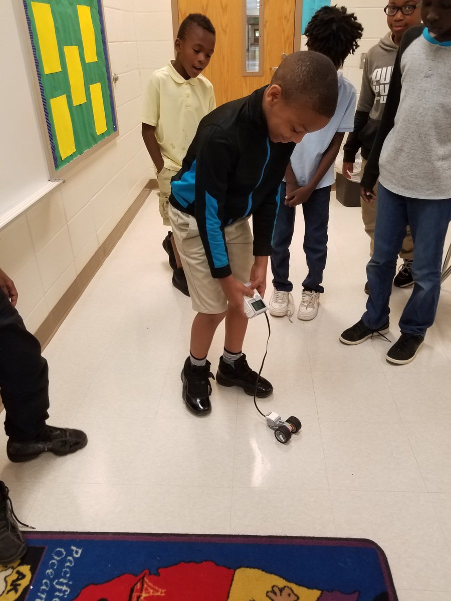 kkendrickgifted's tweet photo. GATE students learning robotics and coding....Gifted Resource Robotics 🤖 #STEM @t2creech @Dr_H0LMES @LiteracyLover08 @APS_Gifted @APSDobbs https://t.co/ZoS8qxYP3M