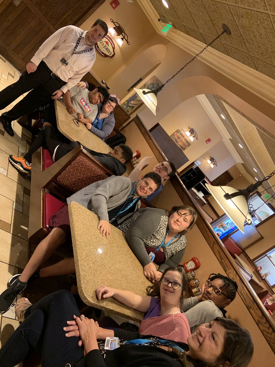 WrightsonCHS's tweet photo. Our first CBI trip of the year and what better place to visit than @PizzaJohnsInc We learned about applying for jobs, how to prepare food and demonstrated excellent restaurant etiquette! Best 🍕 in town!!  Thank you for your stellar customer service! 🏆 @ChesapeakeHS #FALSFun https://t.co/8mJ6Kby52q