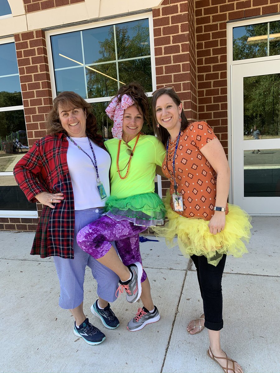 katherine_wacks's tweet photo. Celebrating differences with Wacky Wednesday! #StartWithHello @Enon_Elementary @boyd_enon https://t.co/K0HC86VmJO