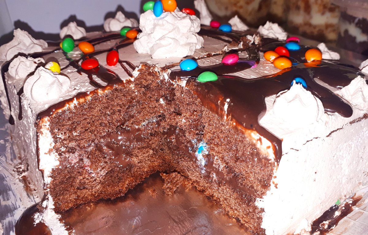 KellyMariasg's tweet photo. - Que bolinho lindoooooo 🤗😍
pedacito maravigold $3.50 😱🤤😝
DIVULGA, DIVULGA, BASTANTE DELICIAS PRA VOCÊS 😋🙏🥄🍫🎂
#Veeeeem #BolinhosDaKeke #FeitoComAmor #QueDede #VemComigo #Confeitaria #Choco #Confetes https://t.co/Mf3azfSwfW