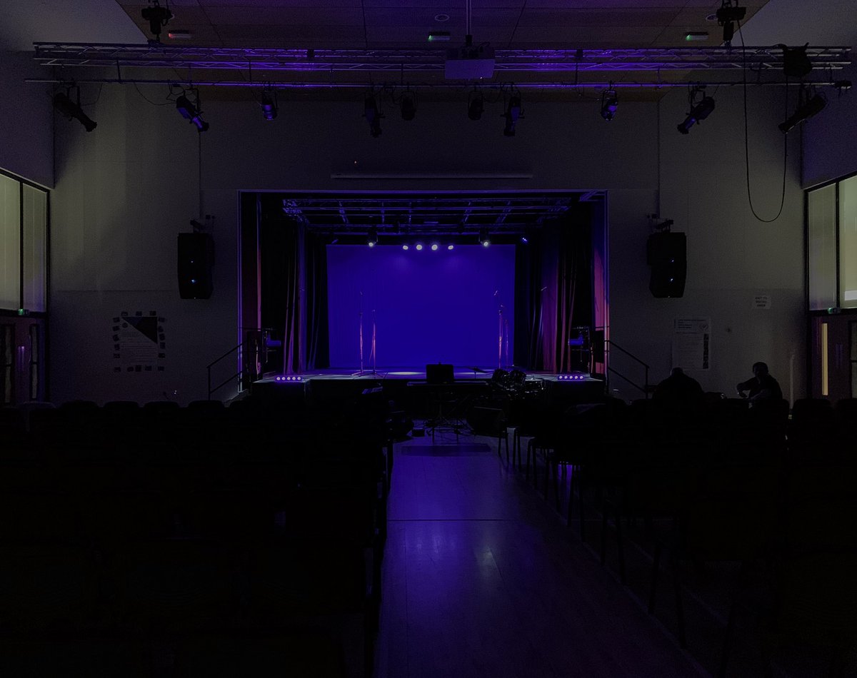 CVHSTechTeam's tweet photo. Stage is set for the CVHS Soundsational Concert 🎤🎭 #Soundsational #HighSchoolMusical #Sound #Lighting #CVHSTechTeam #teamCVHS @music_cvhs @ClydeValleyHS @SoundSational_ https://t.co/A692WRu5KS