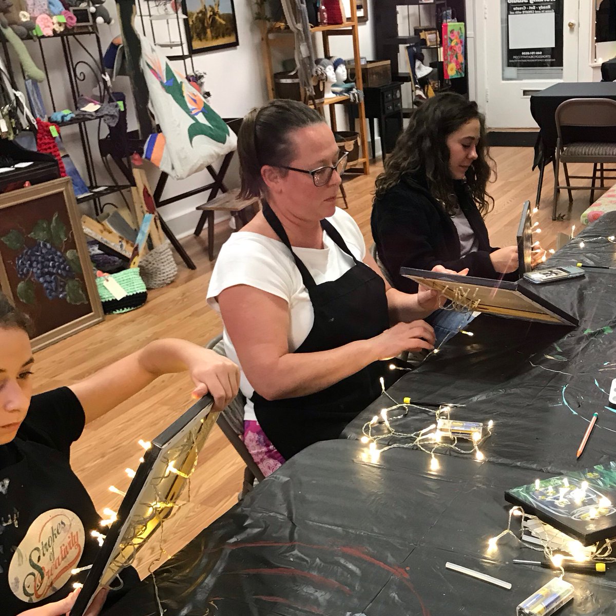 creatingstrokes's tweet image. Painting Fun with these sweet ladies yesterday evening.