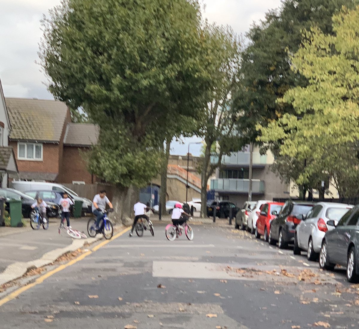 Gosia0801's tweet photo. When they close roads to traffic and rut runs kids have space to play. And kids laughter is so much better then sound of an engine, right 😁 #cleanlondon #cleanair https://t.co/0BnTqM7F6s