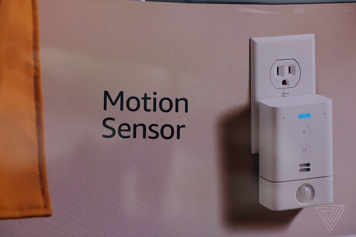 GadgetFlow's tweet image. Thanks to Echo Flex, you can now put voice access points in every room of your home with Echo speakers! 😃 #AmazonEvent