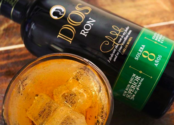 DosRonRum's tweet photo. A #DosRon Dark and Stormy Mule

1 part Dos Ron 8 year
2 parts ginger beer
Lime wedge

Fill a glass with ice, crushed or cubed. Fill the glass 1/3 full with the rum. Top with ginger beer and squeeze in some lime.

#NowThisIsRum #Rum #Drinks #DrinkRecipes https://t.co/t3VDSVbY5p