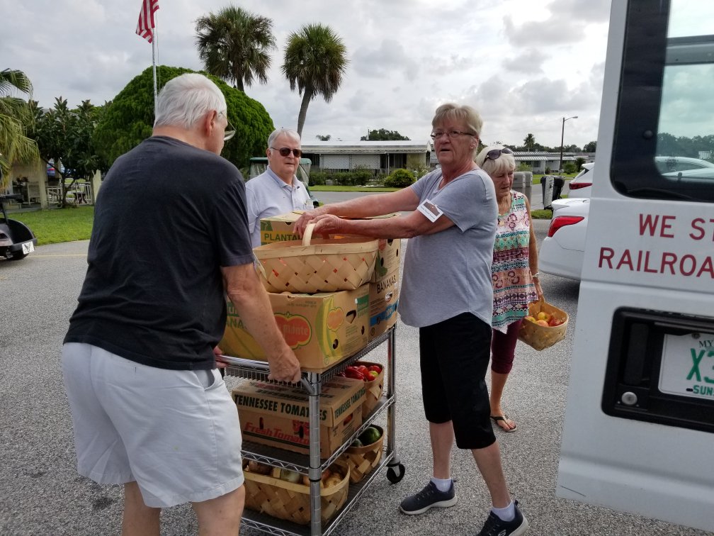 _GWInnovation's tweet photo. Throughout the month, we're featuring our 12 finalists in the #BlockbyBlockFL Food Insecurity Challenge. Today, meet ElderPoint Ministries, a group which aims to empower seniors to eat healthier by providing mobile produce markets in their communities, at their point of need. https://t.co/DHgWuSwwMY