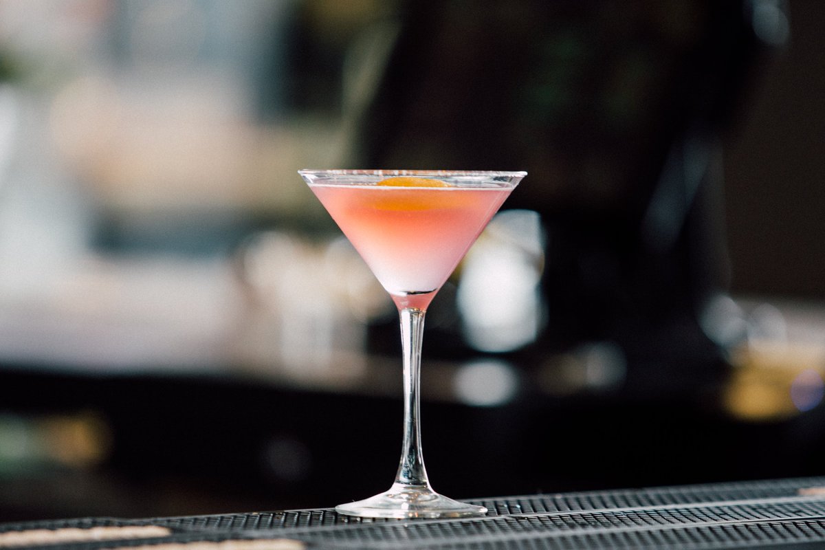 Let us mix you a glass of something delicious and beautiful - in equal measures 🍸 #happyhumpday