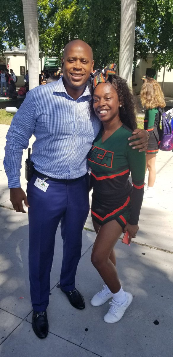 HoratioMajor's tweet photo. Represent Your Club....School Spirit Activity @McArthur_HS  #ItsAGreatDayToBeAMustang @McACheerTeam @abroomsville @Mca2k20 https://t.co/FEyx8kNgxa