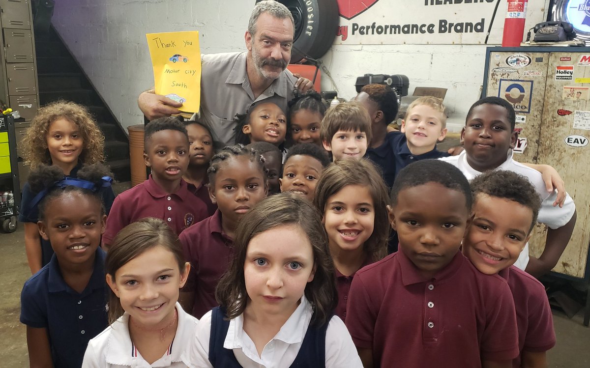 MsTeneJones's tweet photo. A huge thank you to Officer Pam, Officer Lewis and the APS Police, along with Motor City South, Fire Station 13, East Atlanta Library and Post Office for welcoming our students today and speaking to us about their roles in our community.
#CityWalk2019 https://t.co/8IX8HTKV7L
