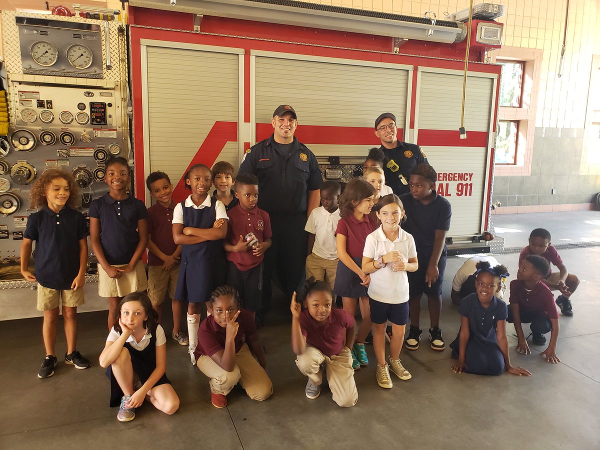 MsTeneJones's tweet photo. A huge thank you to Officer Pam, Officer Lewis and the APS Police, along with Motor City South, Fire Station 13, East Atlanta Library and Post Office for welcoming our students today and speaking to us about their roles in our community.
#CityWalk2019 https://t.co/8IX8HTKV7L