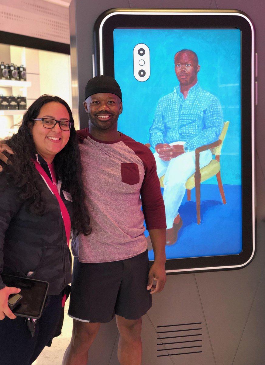 MagentaAng's tweet photo. Bye ATT👋🏽 Hello free line, $100 bill credit and data while abroad! All while customizing his case with his custom portrait. @TMOSouthBeach @pattyc101 @RyanShiell @je101600 #Caseshop https://t.co/Bip1Rv36yc