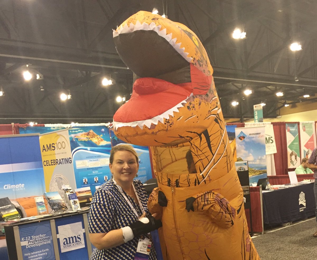 NeysaCall's tweet photo. Dino-mite! #Science is so fun!!! #GSA2019 #GSA19 https://t.co/mfjSb1gwuY