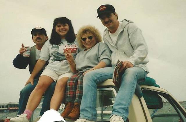 sassybbpinktaz's tweet photo. @CookOut Great memories tailgating in the '90s at the North Wilkesboro Speedway! #CookOutGiveaway https://t.co/amQqXezSup