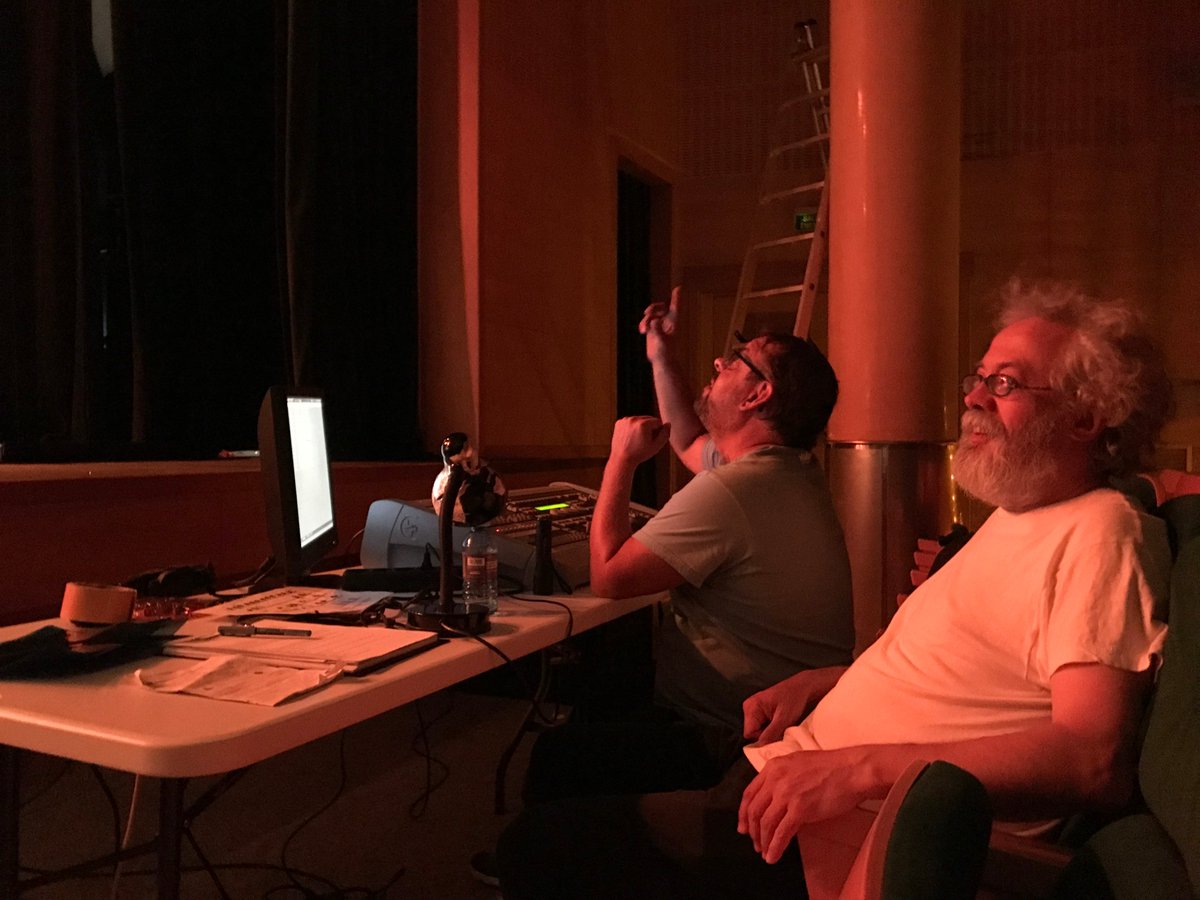 #MIRADASFIOT O equipo de Producións Teatrais Excéntricas, dirixido por Quico Cadaval, xa está en #Carballo ensaiando #Medidaxmedida. Pinta moi ben😉 Estrea absoluta no #FIOT28 🥳 
🎟Merca a entrada para o sábado 5 de outubro! 👉 bit.ly/FIOT28_entrada…