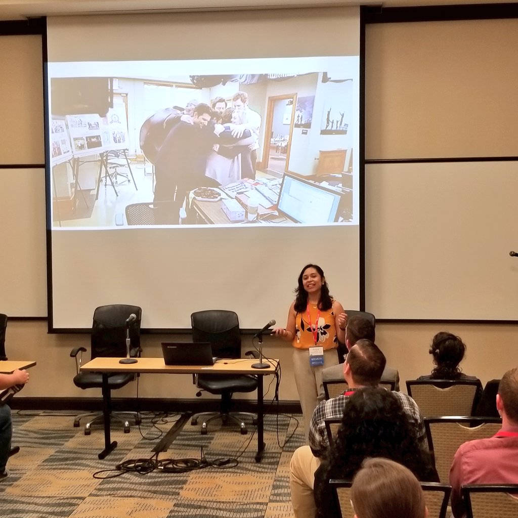Now we're at the Fast, Funny, Passionate session with our colleague Romina Castillo, who's using Parks &amp; Rec GIFs as her slides. 👍 #apail19 <a href="/APAIL/">APA-IL</a> #musemethod