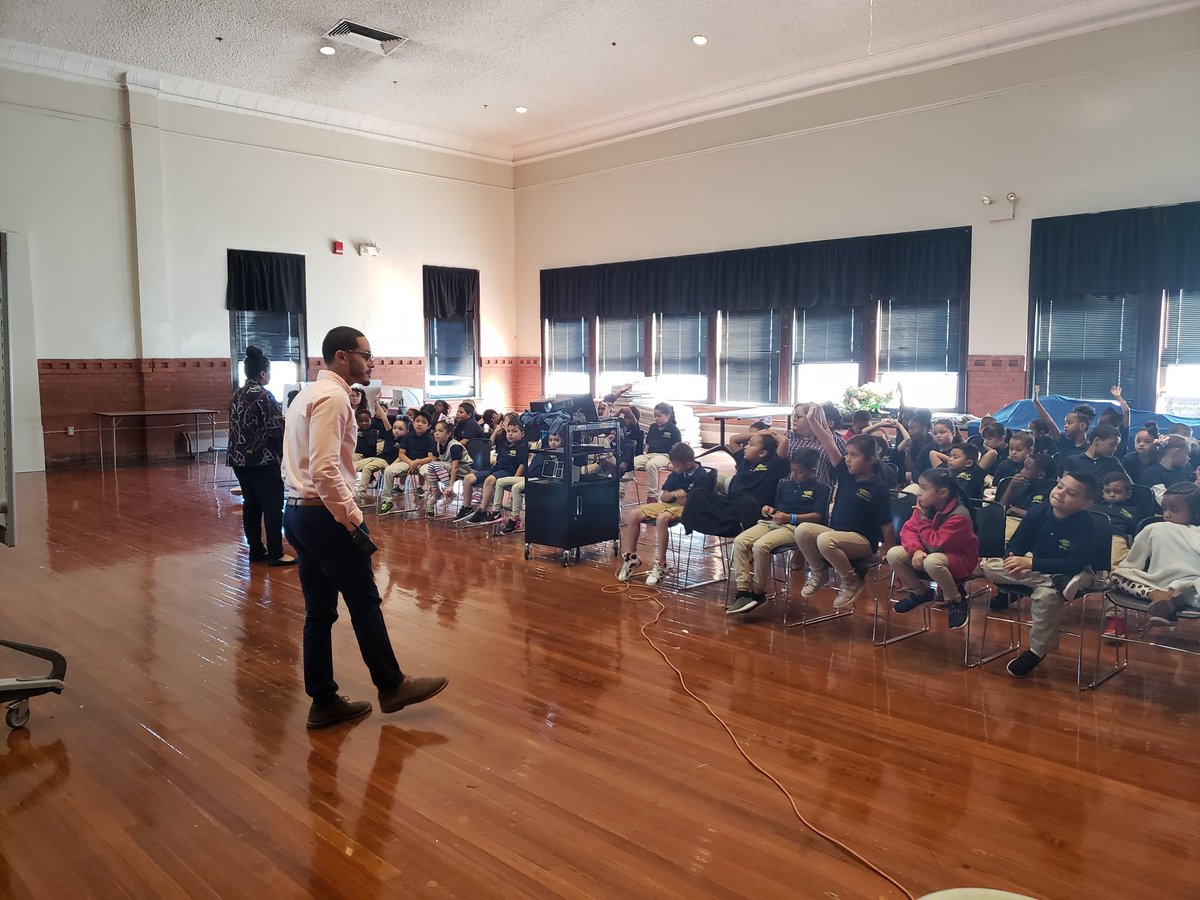 CoachVeras22's tweet photo. Erin's Law with our second graders was a success and alot of fun today.  The students were very engaged and had alot of great questions #BeTheChange @kennelly_school https://t.co/lZgBrY0WiR
