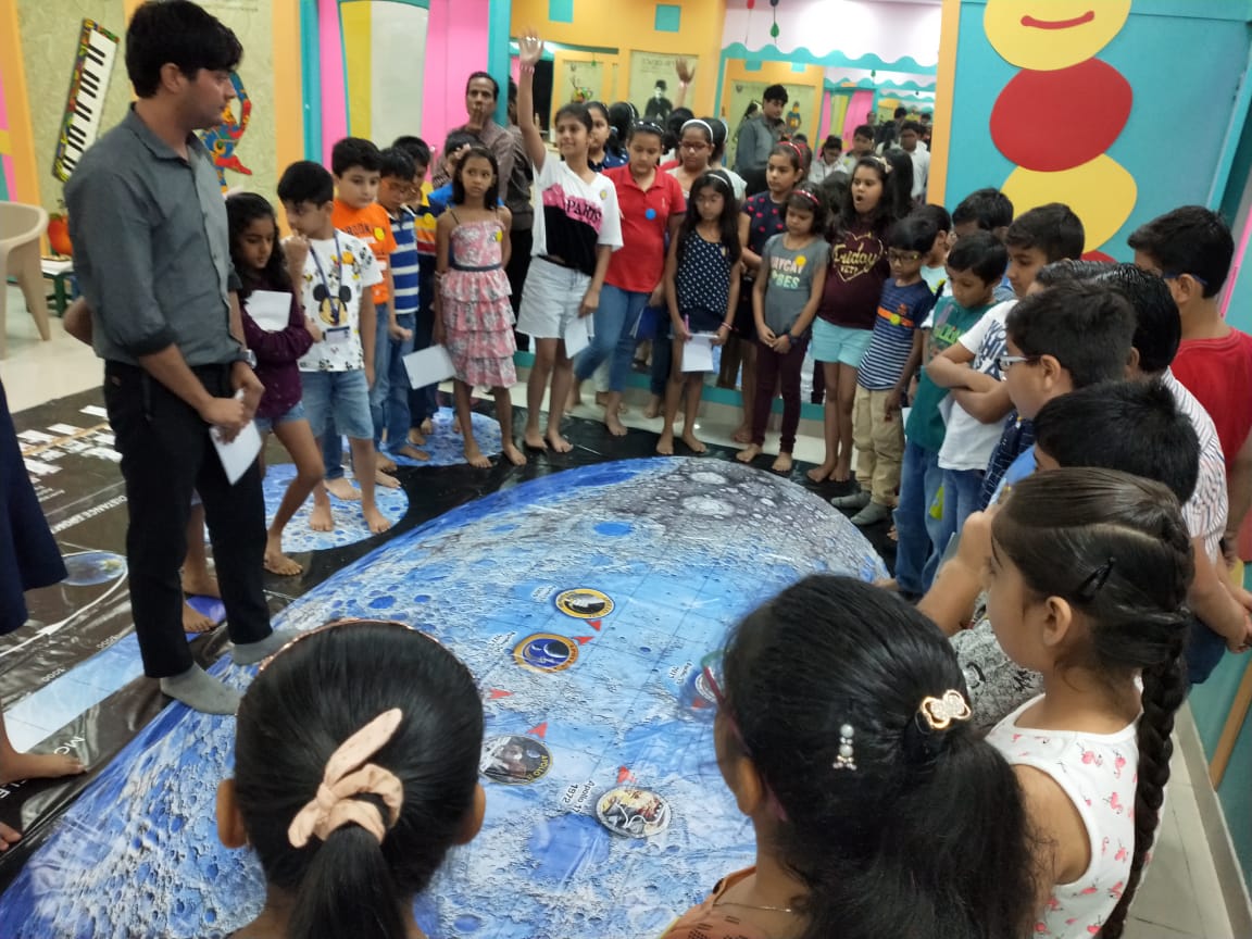 AldrinFamilyFdn's tweet photo. Thank you, STEM &amp; Space, for sharing photos of the workshops you're conducting at different locations in India using our #GiantMoonMap system! These workshops aim to inform students all about the recent Indian moon mission #Chandrayaan2.

#STEAM #STEM #21CenturyEd https://t.co/dyPocZthbl