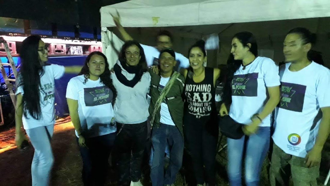 chicchanong's tweet photo. Recicla por el rock https://t.co/UQt0T0URzj