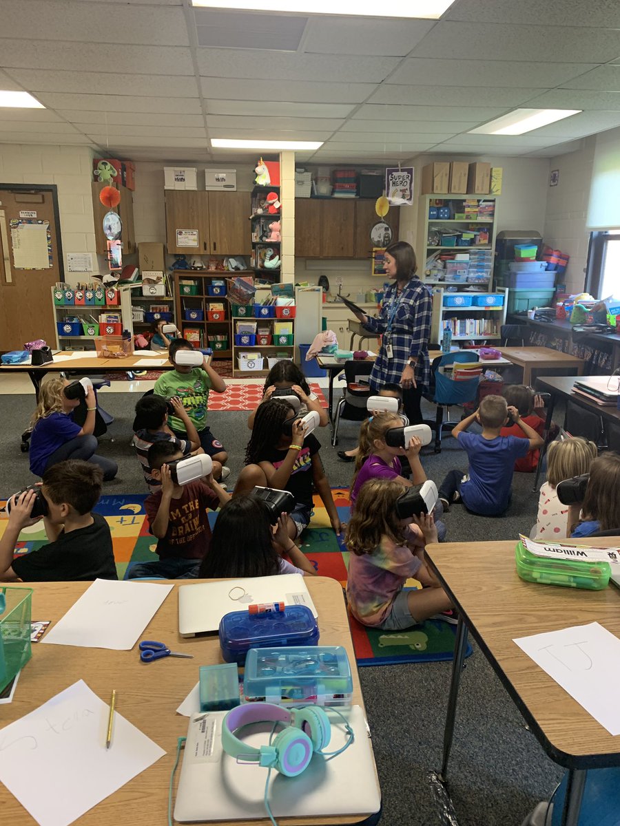 CSroom112's tweet photo. Using #viewfinders to learn about monuments as we prepare to create 3D projects for our #explorerweek project with @DubinCindy @CCSD93 @CheetahChamps @CSPrincipalD93 https://t.co/wCeejOONDD