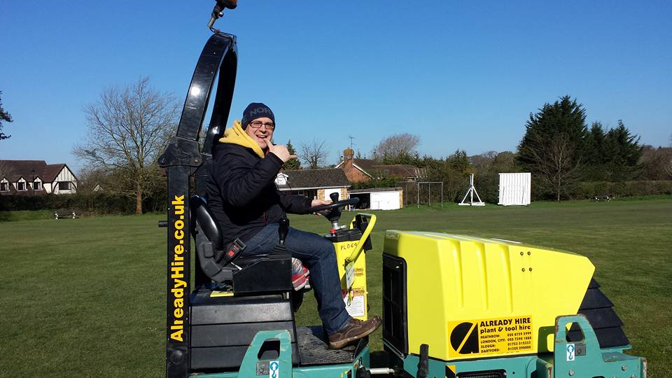 It's Ground Work day down at the Memorial Ground this Saturday. This is a quite a big job and many hands make light work! If anyone has a bit of spare time and fancies helping out, please do come down! Starting at 09:30!