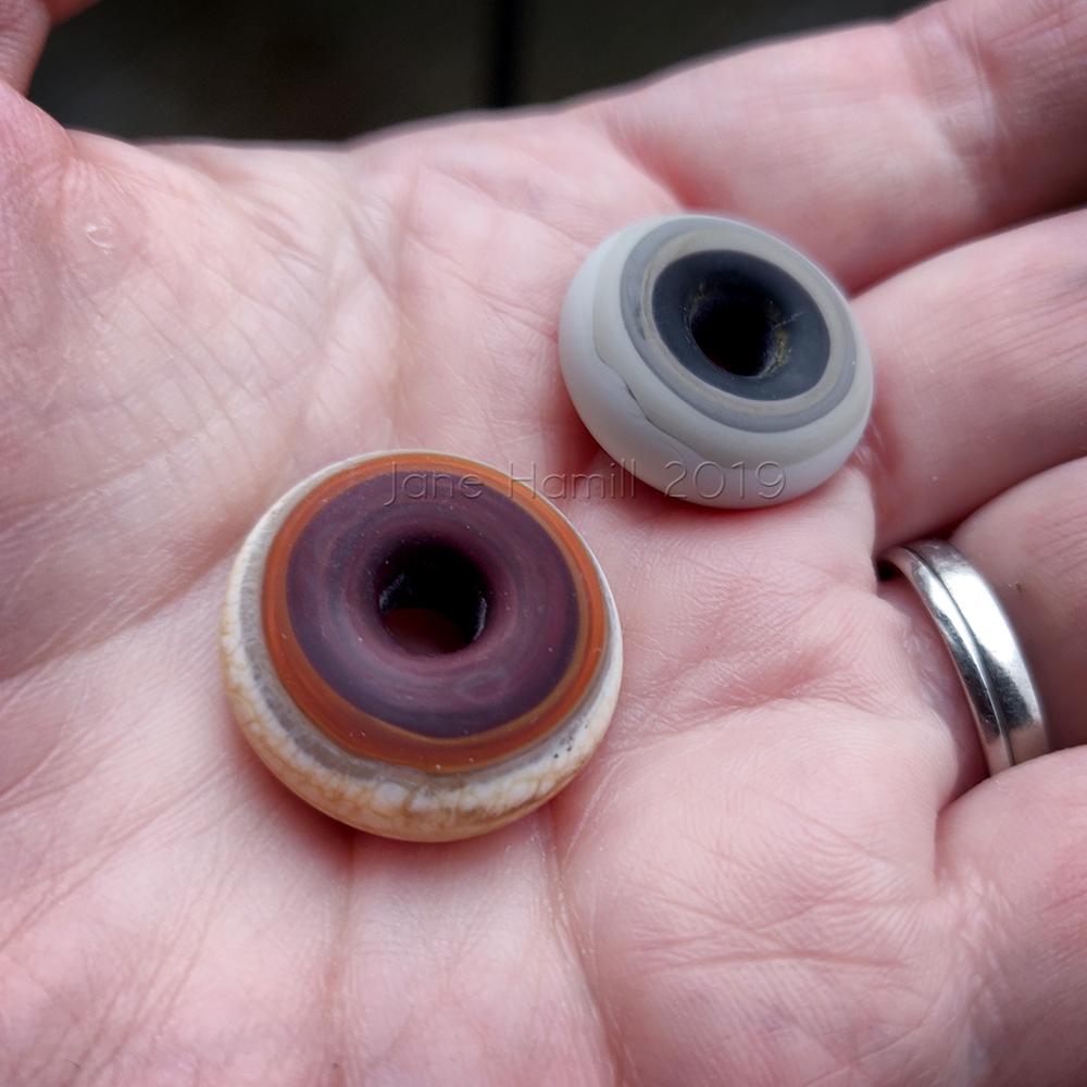jane_hamill's tweet photo. Hello #HandmadeHour - for some reason I decided that, as I couldn't sleep last night, 3am was the perfect time to get up and etch some beads I made over three months ago! #lampwork #artglass #ukartist https://t.co/ivrguSiVVv