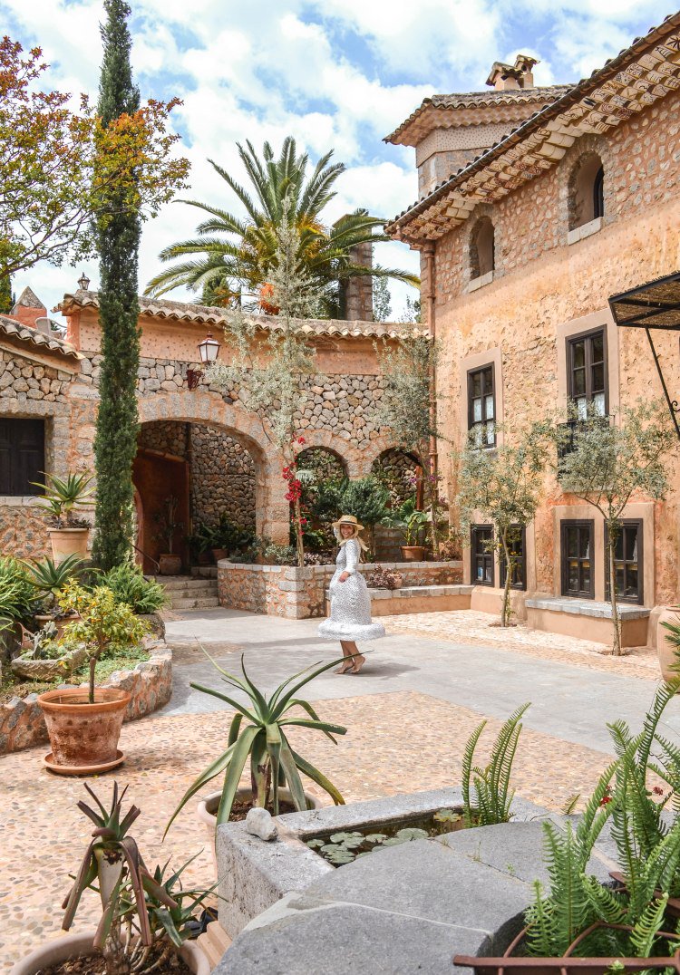 sistersistertrv's tweet photo. Finca Ca N’ai – Sóller, #Mallorca 💛 #ExploreMallorca #Travel https://t.co/s5bFHNZKKC https://t.co/TjzWBCKHO9