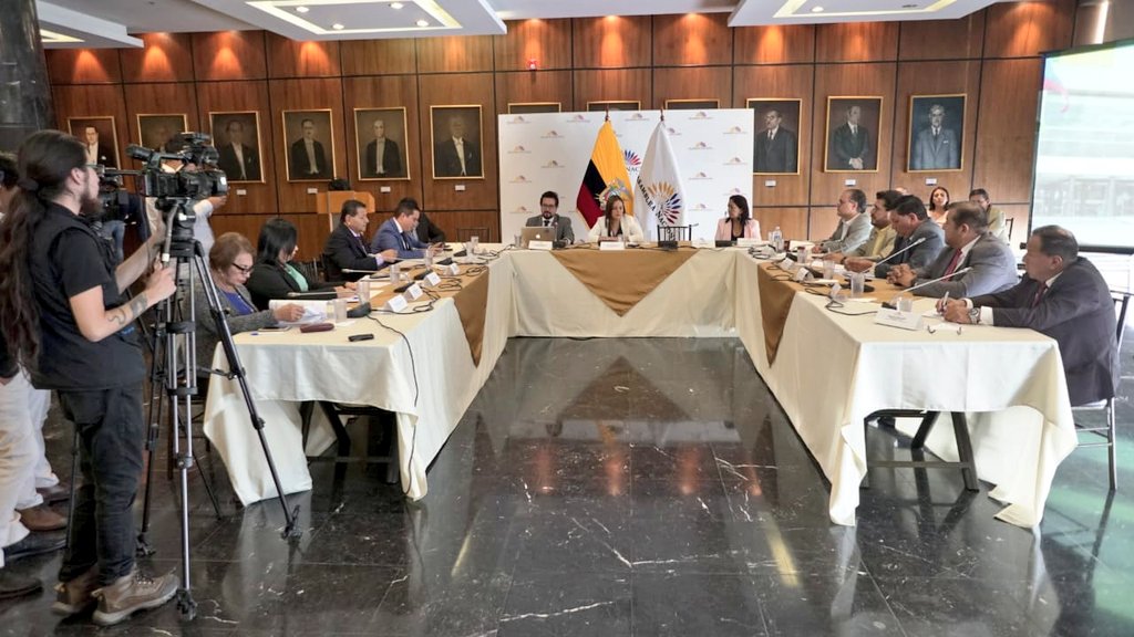 FiscalizacionAN's tweet photo. Sesión N°044| Se recibe a autoridades de @CNEL_EP y @CELEC_EP, quienes se referirán a las denuncias sobre problemas en el manejo de las empresas. Inicia la sesión con la presentación de los informes de las visitas a las instalaciones de la CNELEP realizada por los Asambleístas. https://t.co/Bt8BP8Iypq