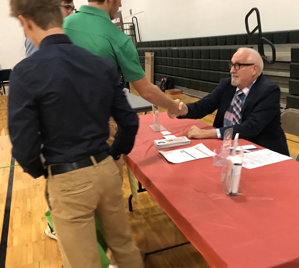 CloverleafLocal's tweet photo. Thank you to the many local employers, business leaders, military recruiters and college representatives who came out to CHS to help seniors learn about career opportunities, hone their interview skills, and more at today’s Explore Your Future event! #cloverleaf #cloverleafpride https://t.co/qYnRTShzL3