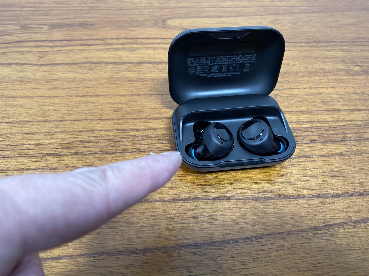 LanceUlanoff's tweet image. Here are Echo Buds in their case! #AmazonEvent