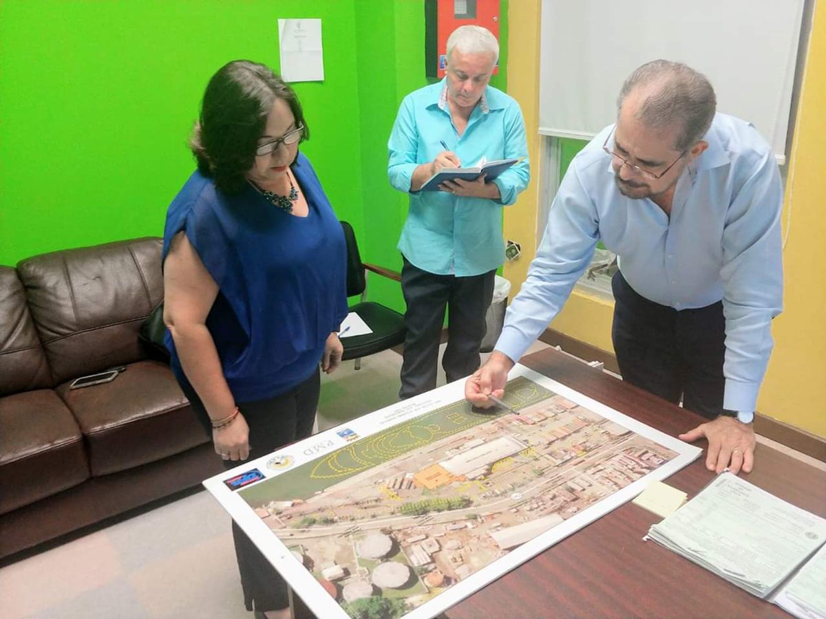 Reunida con el Presidente de Puerto Mayaguez Development viendo el avance de las fases de remodelación del Puerto de Mayagüez. Seguimos comprometida con el Desarrollo Económico de mi distrito.
