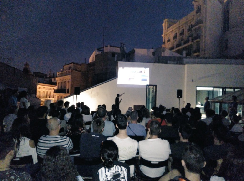 databeersvlc's tweet photo. 🔝Turno de Álex Bordanova (CTO @domesticstream) y #DataDj 🎶🎵
👉Directo desde #Barcelona para contarnos una historia sobre #Data #storytelling
‼️Put the #data on! 💿🕺
#Databeers #databeersvlc
@ETSEUV @OctubreCCC https://t.co/cqKbDMcBkW