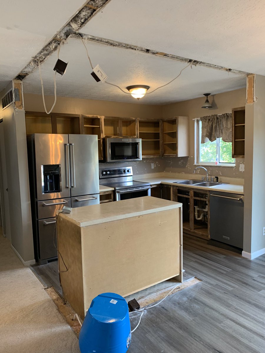 nicolette_pel's tweet photo. Started from the bottom now weβre here. #kitchendemo #ihatehomedepot https://t.co/FJzltrQTAE