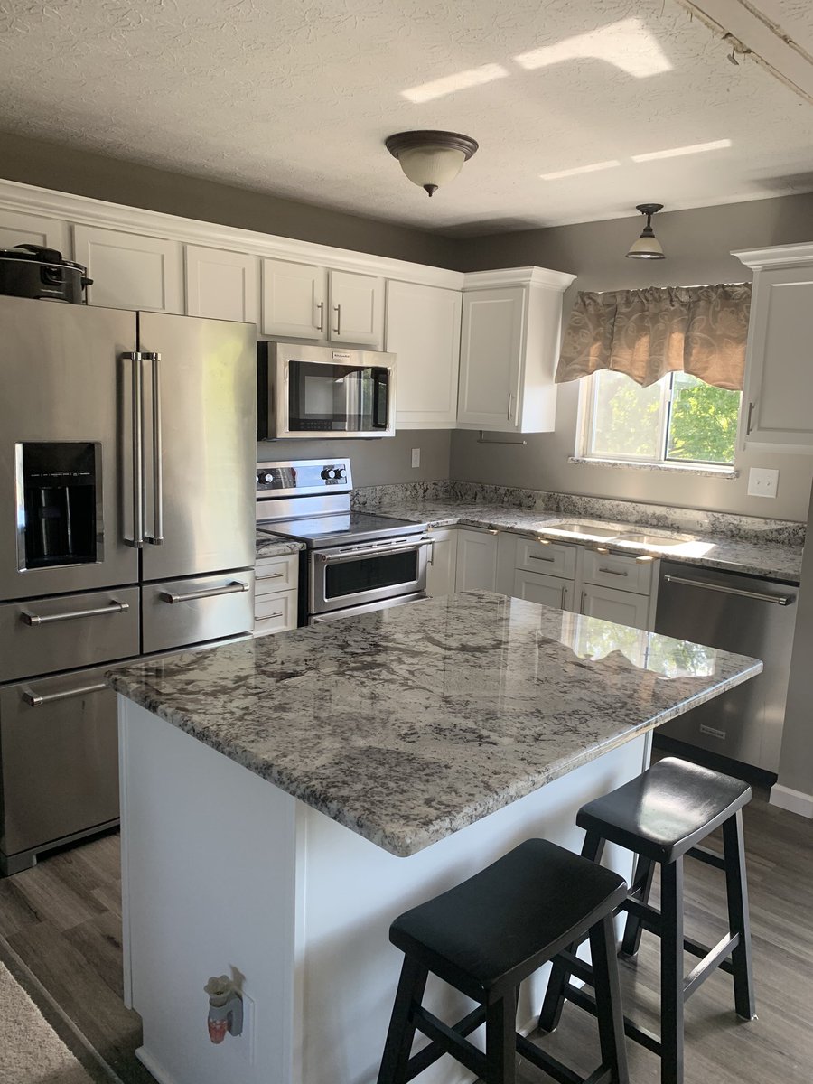 nicolette_pel's tweet photo. Started from the bottom now weβre here. #kitchendemo #ihatehomedepot https://t.co/FJzltrQTAE
