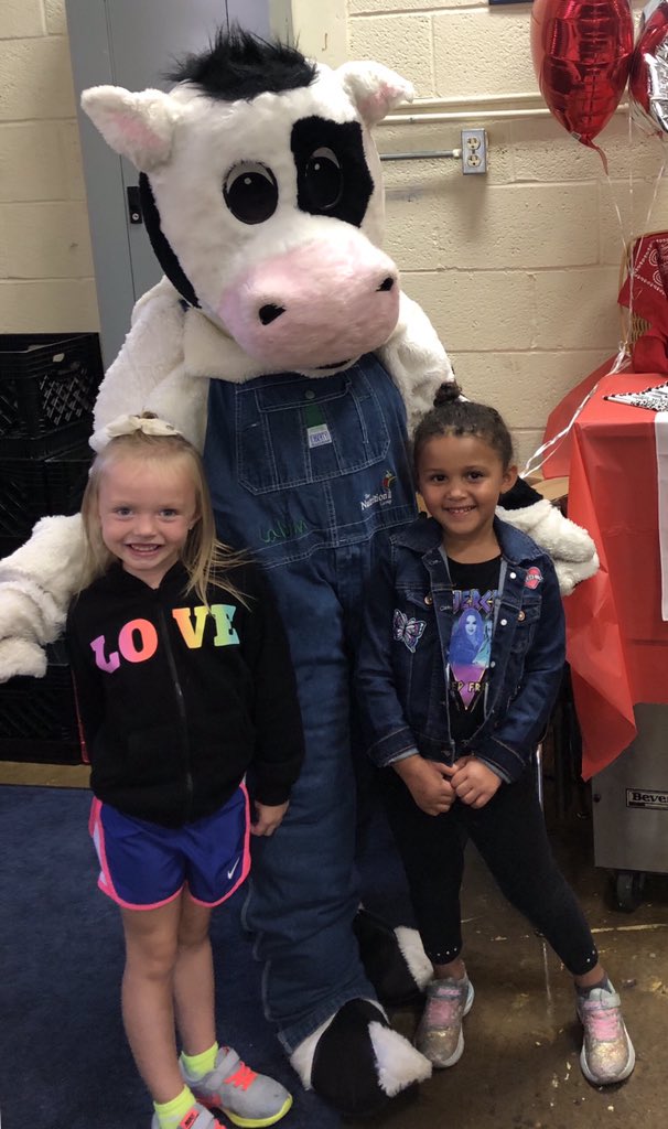 BLocalCafe's tweet photo. Buckeye local South had Calvin the calf cost during lunch today and he told them how important it is to eat their fruits and vegetables everyday.#momentsmatter https://t.co/XAOEq81wCJ
