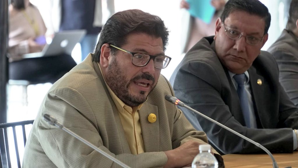 FiscalizacionAN's tweet photo. Sesión N°044| Intervienen los Asambleístas @albertoariasra, @DanielEsTuVoz, @MichelDoumet y @JimmyCandell quienes ratifican su preocupación por los problemas que se encontraron en las inspecciones territoriales realizadas a las instalaciones de la @CNEL_EP. https://t.co/EdSkMSzqgO