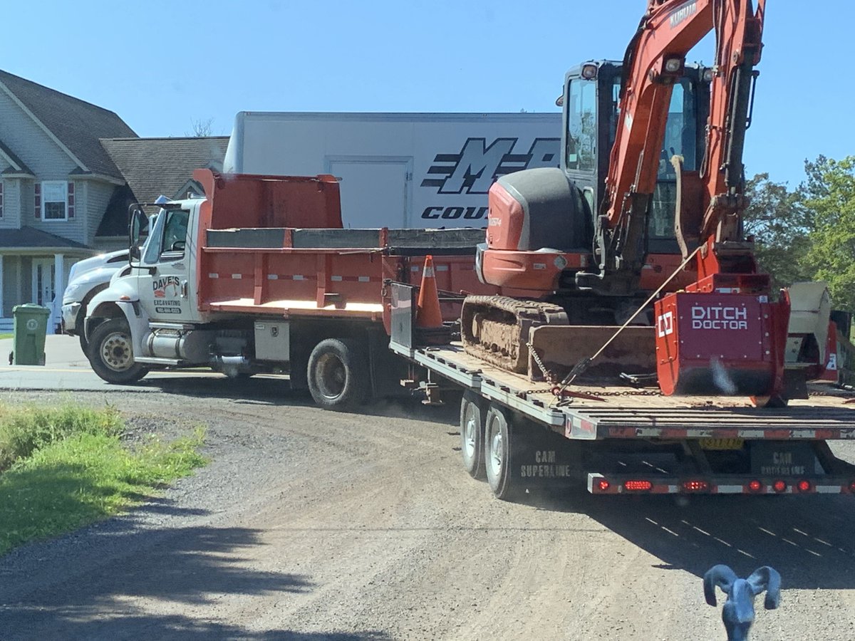 DitchDoctorLtd's tweet photo. Thanks to Dave's Excavation from #Amherst #NovaScotia for testing our #DitchDoctor #excavatorattachment for us at #NappanResearchFacility #supportinglocalbusiness #iinovativeattachment #excavatoroperators #farming #agriculture #excavation #newunit #drainage #ditching #business https://t.co/mCzLmStQzr