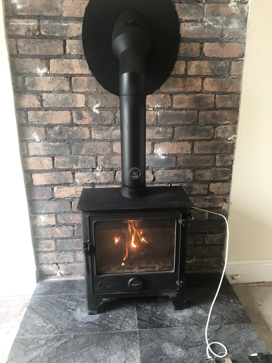 multichoiceLTD's tweet image. @DeanForge @MIFlues_Liners @coredrillcity been a wet few days for the lads. Didn’t stop them producing the goods again 👌🏻#twproblack #miflues #w5 #multifuel #chimneydesignservice