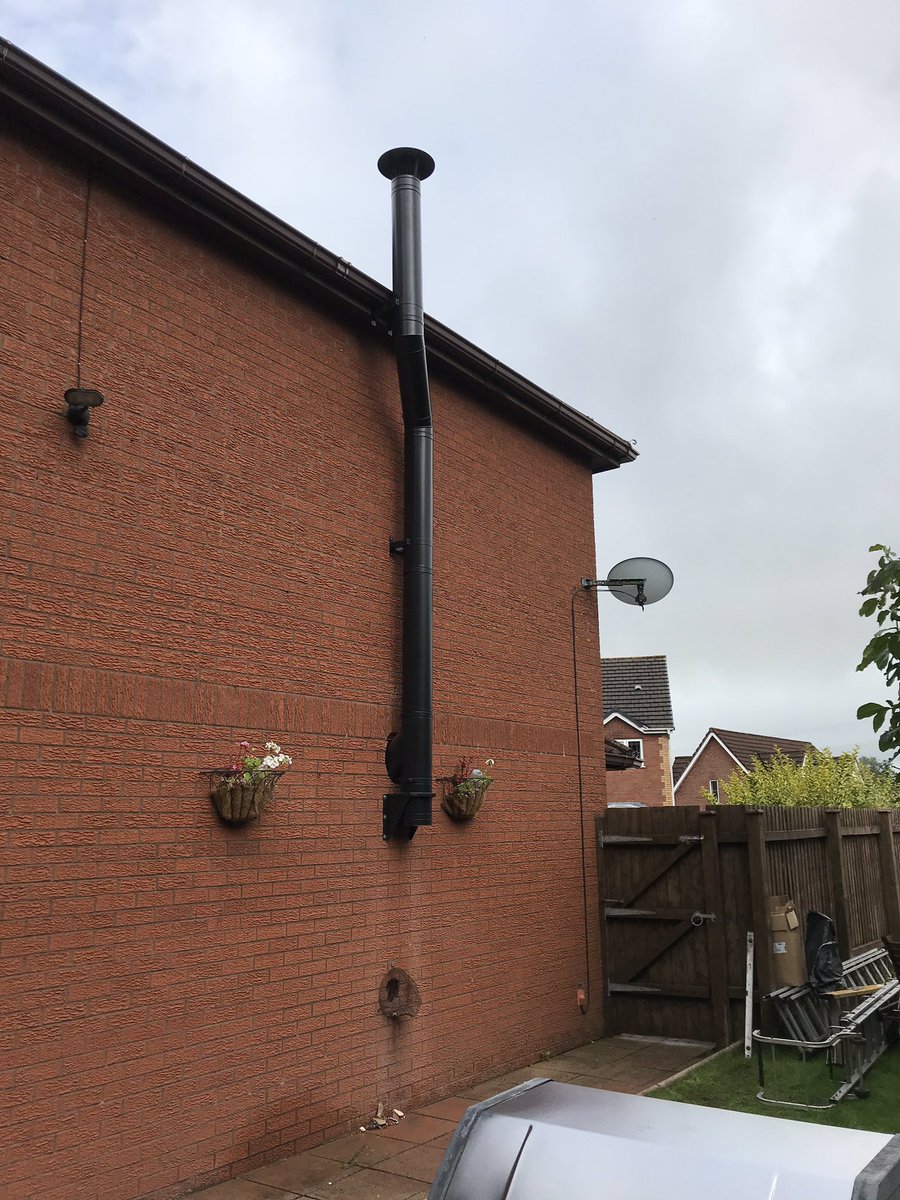 multichoiceLTD's tweet image. @DeanForge @MIFlues_Liners @coredrillcity been a wet few days for the lads. Didn’t stop them producing the goods again 👌🏻#twproblack #miflues #w5 #multifuel #chimneydesignservice