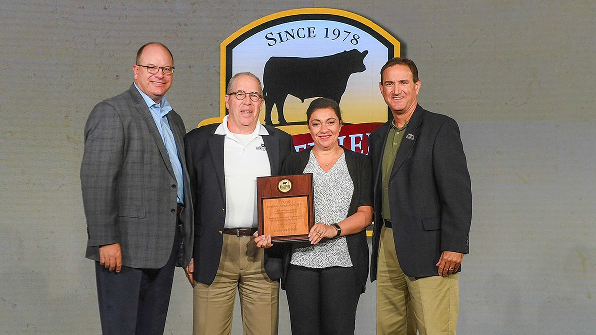 CertAngusBeef's tweet photo. Congratulations @SchweidAndSons -#CertifiedAngusBeef brand Sales Volume Ground Beef Processor Award winner at #BeefBash19
Read more: https://t.co/Jjii4uSX5F https://t.co/CD50dvEUIc