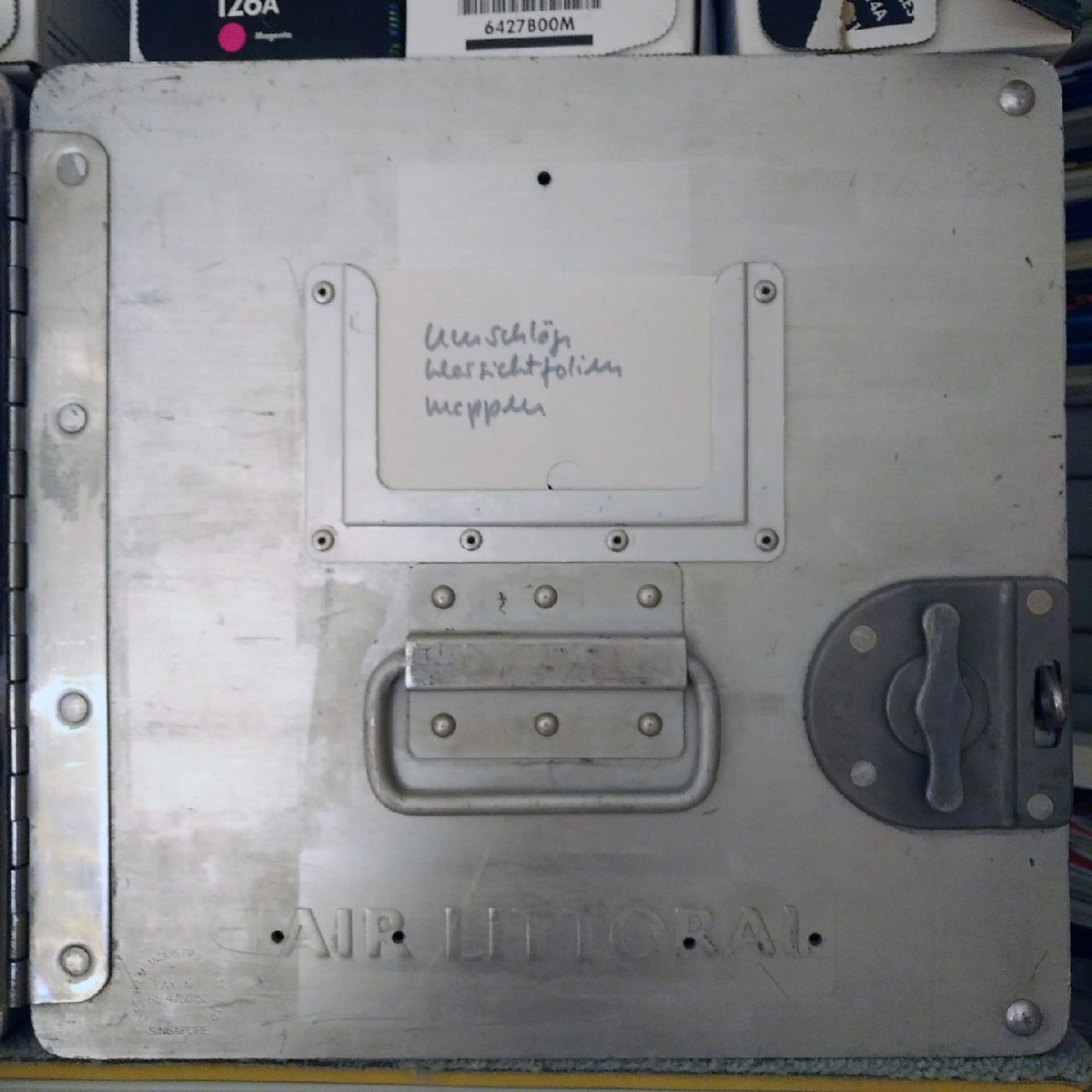 v_i_o_l_a's tweet image. neue büroausstattung. 😍 #standardunit #atlas