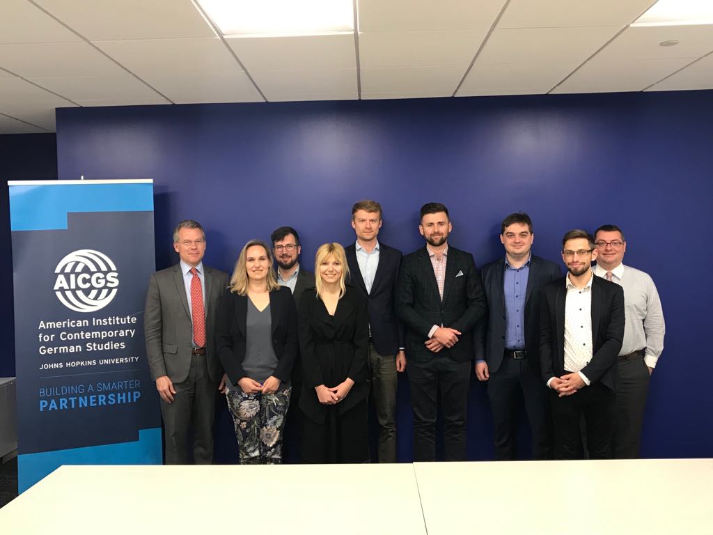 Im Rahmen unseres "Leadership Level Up" Programms besuchen wir diese Woche amerikanische Thinktanks. Mit dabei u.a. <a href="/AEI/">American Enterprise Institute</a> und <a href="/cepa/">CEPA</a>. Viele spannende Diskussionen über die Staaten, geopolitische Spannungen mit China und eine Diagnose der polnischen wirtschaftlichen Transformation.