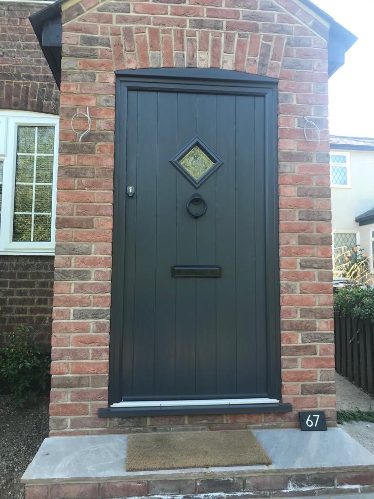 A lovey timber alternative solidor composite door fitted today in Harpenden,Complementing this cute little cottage perfectly 👌😍 Please visit and factory and showroom address,

Harpenden Windows
Unit 1
Southdown Industrial Estate 
Harpenden
Hertfordshire 
AL5 1PW

01582 765988