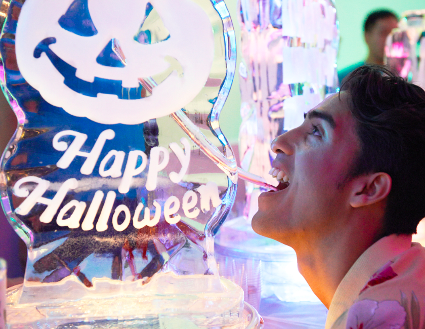 FunLugeFun's tweet photo. Every Halloween party needs a luge🎃
​​​#FunLuge #iceluge #party #icesculpture #drinks #halloween https://t.co/457EqeY0eP